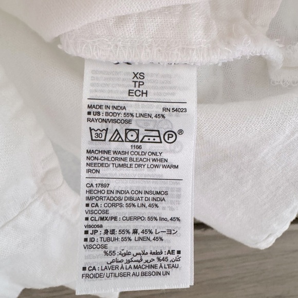 White Linen Sleeveless Romper EUC One Piece Shorts Crochet Tie Waist Old Navy S - Picture 12 of 13